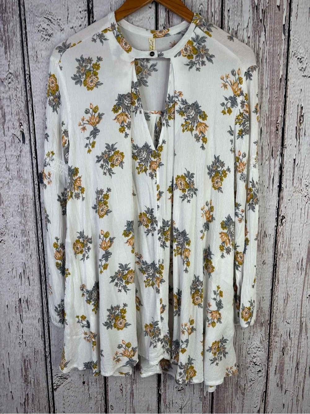 Free People Swing Tunic White Gardenia Floral Pattern Size Medium Keyhole Neck